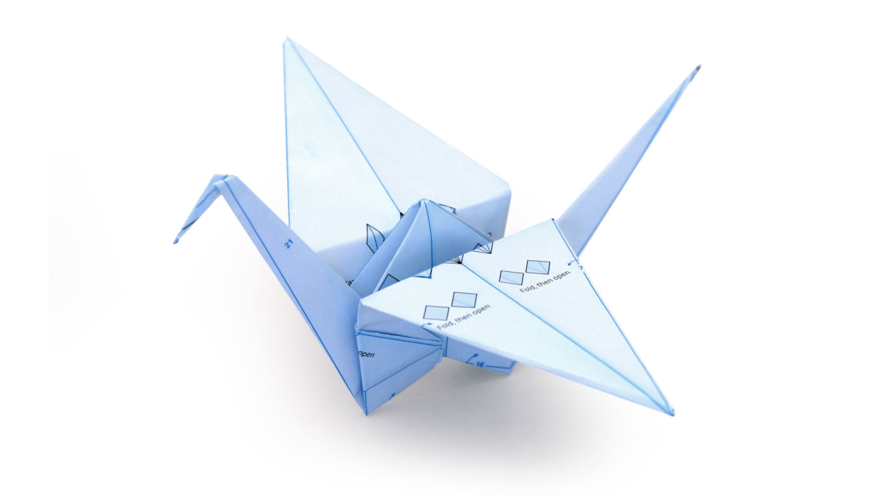 Origami de pássaro criado com com o papel de embrulho da ILOVEHANDLES