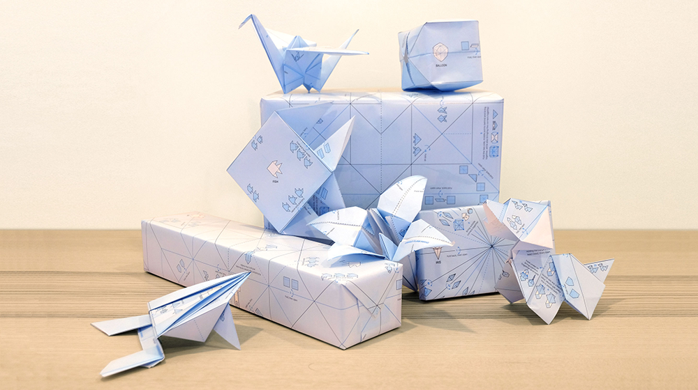 Vários papéis de embrulho da ILOVEHANDLES embalando presentes e já no formato de origami