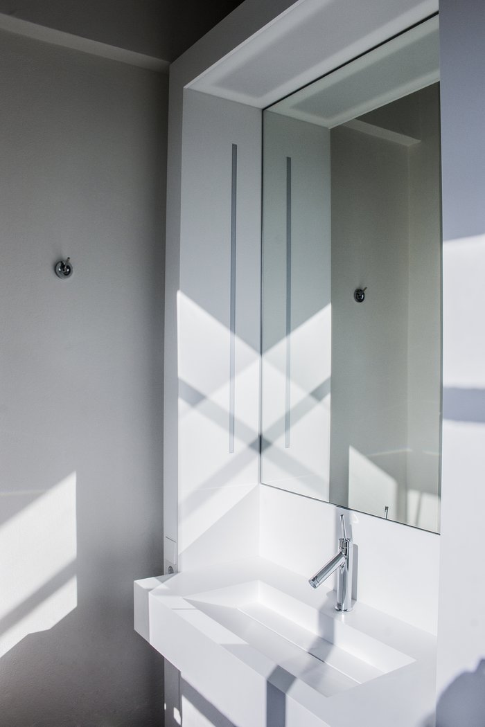 Casa de banho com duche / Bauhaus Desau, Foto: Yakob Willmington-Lu