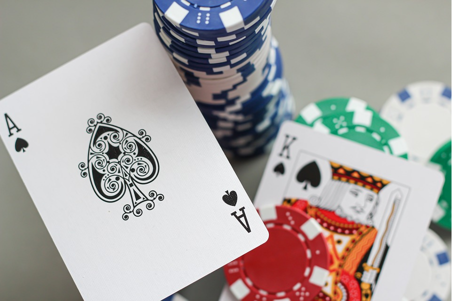 Jogue poker online. casino online - conceito de jogo online
